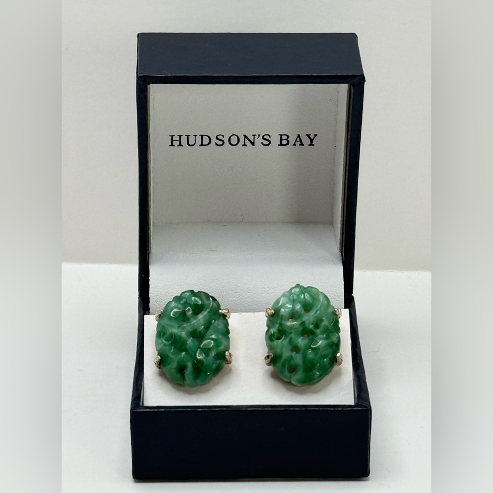 Marvella Vtg Peking Glass carved clip on Earrings
